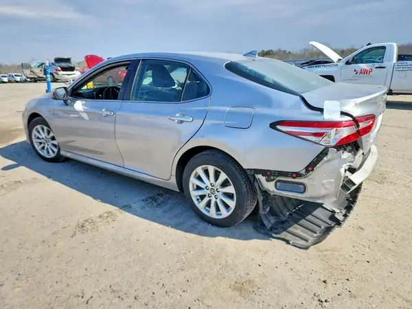 4T1B11HK3KU177389 2019 TOYOTA CAMRY - Image 2