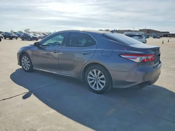 4T1B11HK3KU182818 2019 TOYOTA CAMRY - Image 2