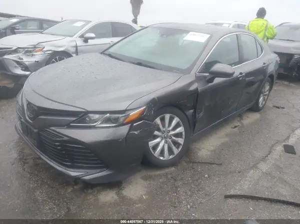 4T1B11HK3KU193849 2019 TOYOTA CAMRY - Image 2