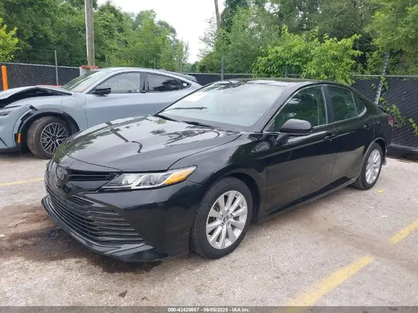 4T1B11HK3KU198520 2019 TOYOTA CAMRY - Image 2