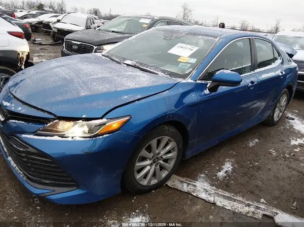 4T1B11HK3KU199165 2019 TOYOTA CAMRY - Image 2