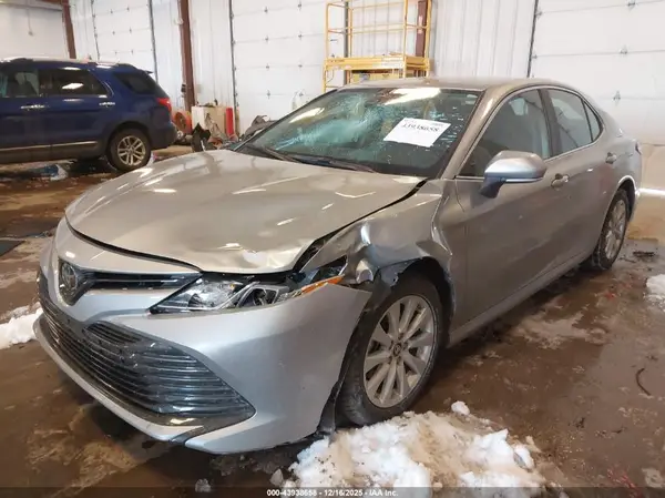 4T1B11HK3KU199862 2019 TOYOTA CAMRY - Image 2