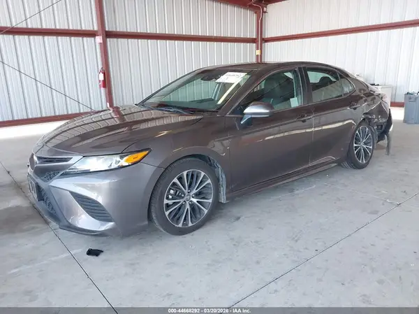 4T1B11HK3KU209502 2019 TOYOTA CAMRY - Image 2