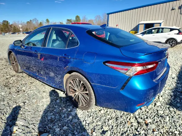 4T1B11HK3KU210942 2019 TOYOTA CAMRY - Image 2