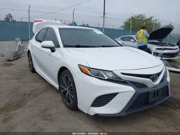 4T1B11HK3KU211105 2019 TOYOTA CAMRY - Image 1