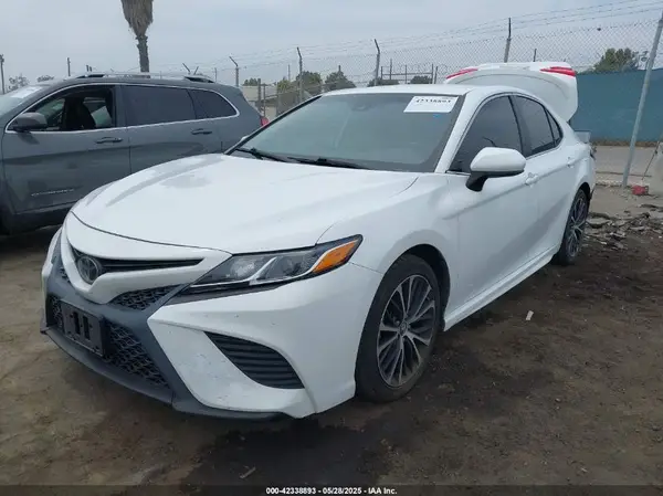 4T1B11HK3KU211105 2019 TOYOTA CAMRY - Image 2