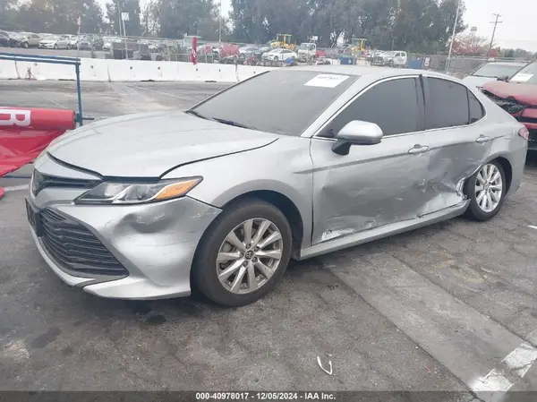 4T1B11HK3KU212982 2019 TOYOTA CAMRY - Image 2