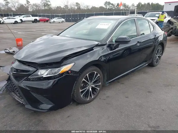 4T1B11HK3KU213999 2019 TOYOTA CAMRY - Image 2