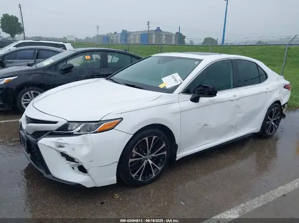 4T1B11HK3KU221939 2019 TOYOTA CAMRY - Image 2