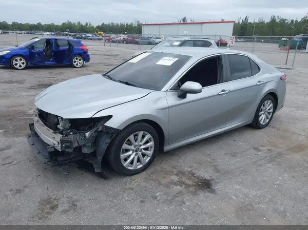 4T1B11HK3KU228454 2019 TOYOTA CAMRY - Image 2