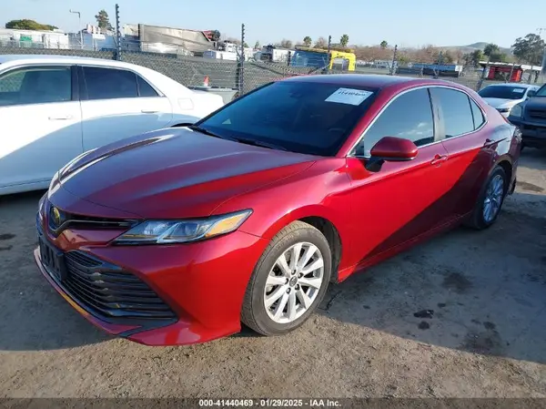 4T1B11HK3KU235369 2019 TOYOTA CAMRY - Image 2