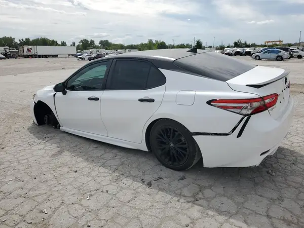 4T1B11HK3KU238613 2019 TOYOTA CAMRY - Image 2