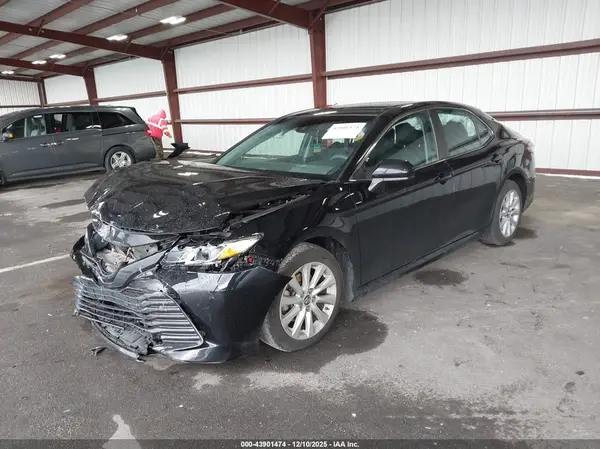4T1B11HK3KU240524 2019 TOYOTA CAMRY - Image 2