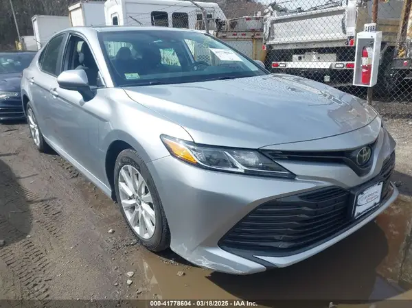 4T1B11HK3KU240703 2019 TOYOTA CAMRY - Image 1