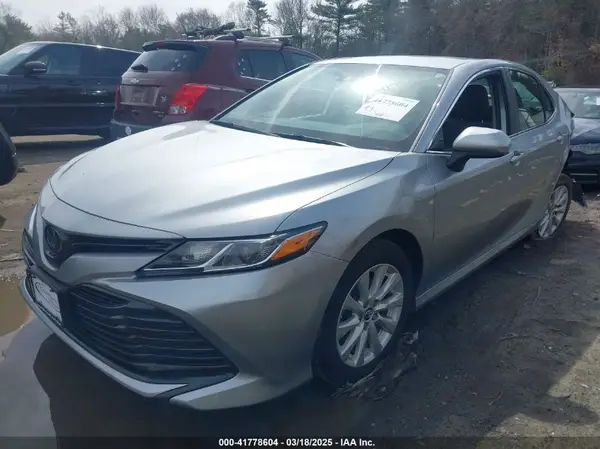 4T1B11HK3KU240703 2019 TOYOTA CAMRY - Image 2