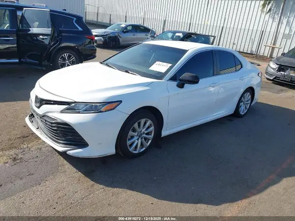 4T1B11HK3KU243276 2019 TOYOTA CAMRY - Image 2