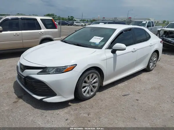 4T1B11HK3KU243844 2019 TOYOTA CAMRY - Image 2