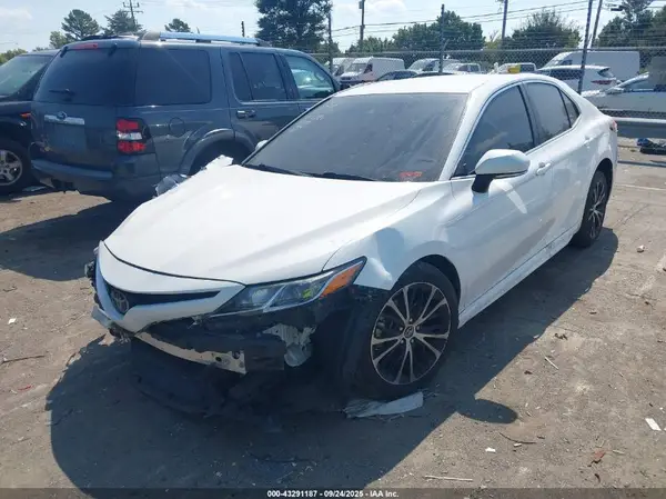 4T1B11HK3KU252186 2019 TOYOTA CAMRY - Image 2