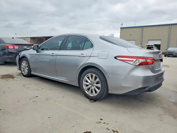 4T1B11HK3KU252253 2019 TOYOTA CAMRY - Image 2