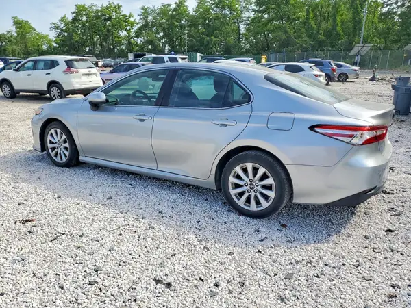 4T1B11HK3KU261325 2019 TOYOTA CAMRY - Image 2