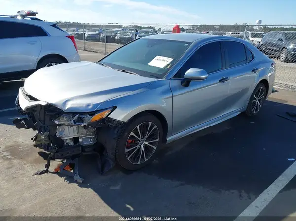4T1B11HK3KU268288 2019 TOYOTA CAMRY - Image 2