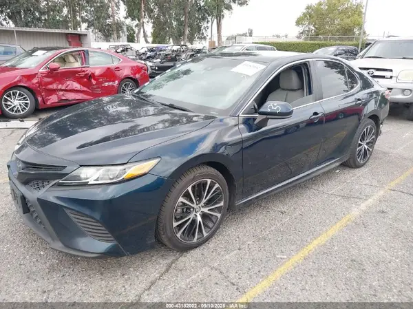 4T1B11HK3KU273068 2019 TOYOTA CAMRY - Image 2