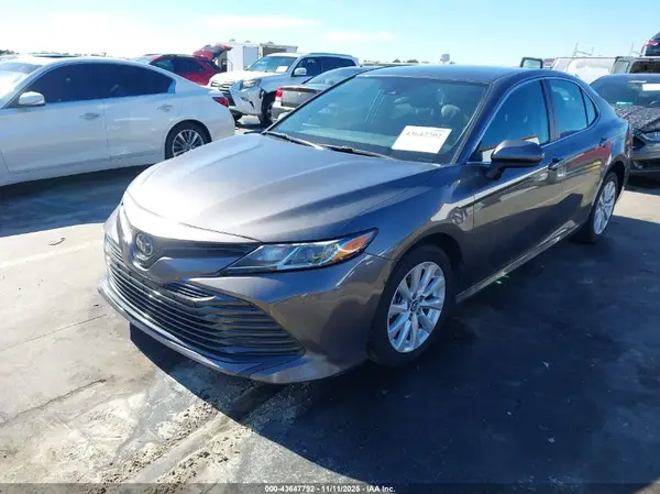 4T1B11HK3KU284345 2019 TOYOTA CAMRY - Image 2