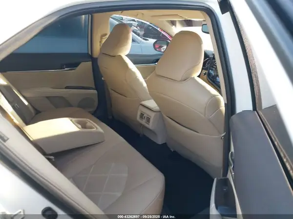 4T1B11HK3KU299282 2019 TOYOTA CAMRY - Image 8