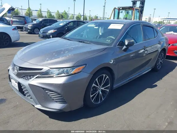 4T1B11HK3KU680727 2019 TOYOTA CAMRY - Image 2