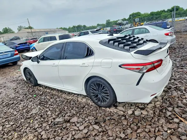 4T1B11HK3KU682963 2019 TOYOTA CAMRY - Image 2