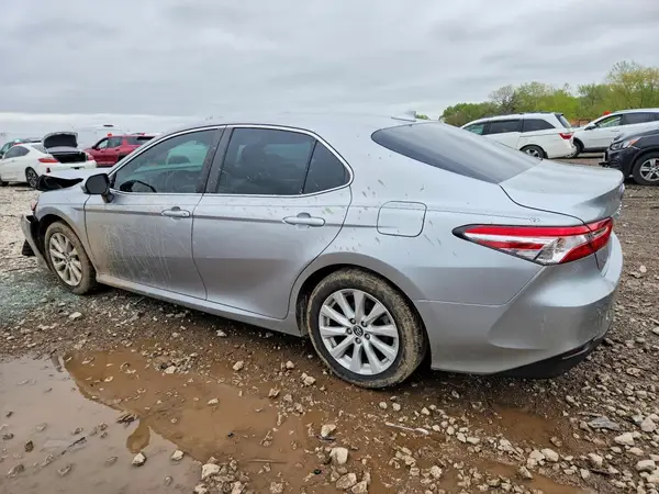 4T1B11HK3KU685555 2019 TOYOTA CAMRY - Image 2