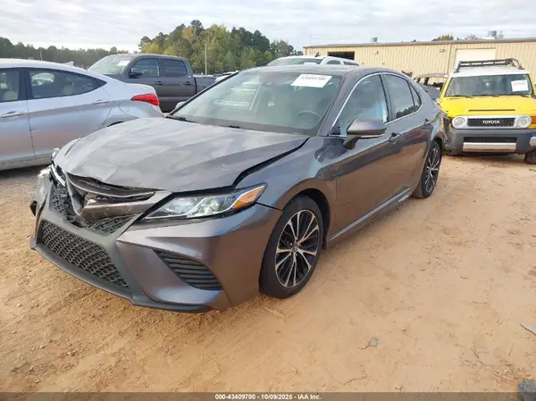 4T1B11HK3KU686768 2019 TOYOTA CAMRY - Image 2