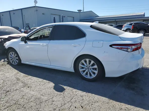 4T1B11HK3KU689945 2019 TOYOTA CAMRY - Image 2
