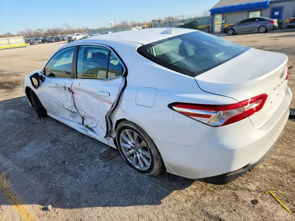 4T1B11HK3KU700619 2019 TOYOTA CAMRY - Image 2
