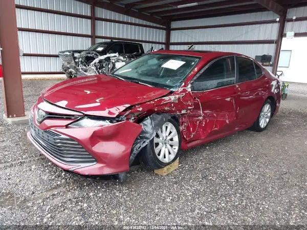 4T1B11HK3KU710583 2019 TOYOTA CAMRY - Image 2