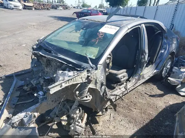 4T1B11HK3KU728887 2019 TOYOTA CAMRY - Image 2