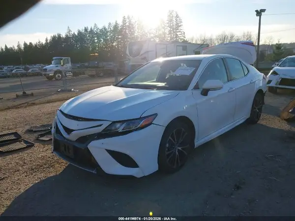 4T1B11HK3KU733975 2019 TOYOTA CAMRY - Image 2