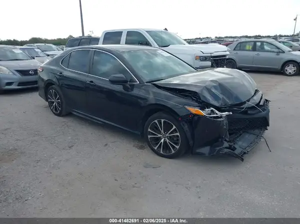 4T1B11HK3KU735564 2019 TOYOTA CAMRY - Image 1