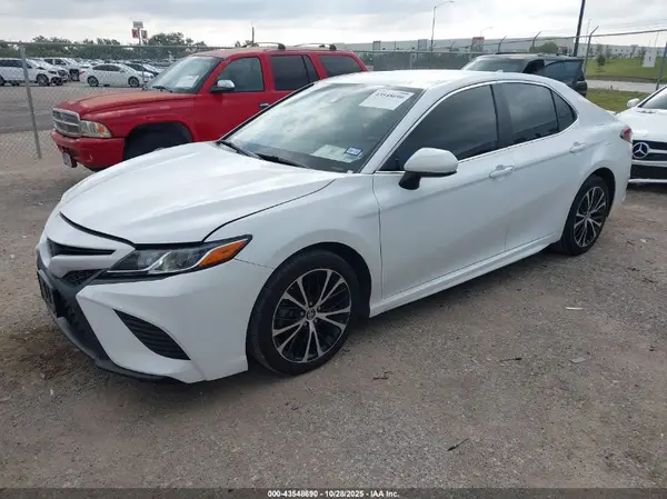 4T1B11HK3KU739372 2019 TOYOTA CAMRY - Image 2