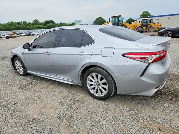 4T1B11HK3KU747651 2019 TOYOTA CAMRY - Image 2