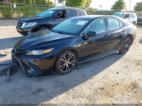 4T1B11HK3KU753532 2019 TOYOTA CAMRY - Image 2