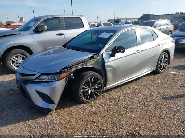 4T1B11HK3KU755619 2019 TOYOTA CAMRY - Image 2