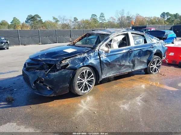 4T1B11HK3KU758052 2019 TOYOTA CAMRY - Image 2