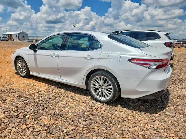 4T1B11HK3KU758939 2019 TOYOTA CAMRY - Image 2