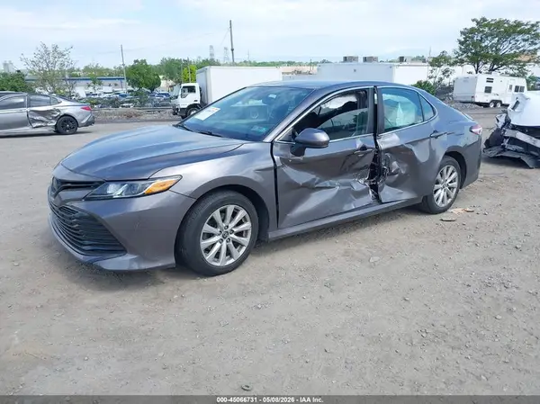 4T1B11HK3KU759444 2019 TOYOTA CAMRY - Image 2