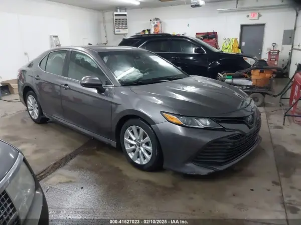 4T1B11HK3KU762053 2019 TOYOTA CAMRY - Image 1