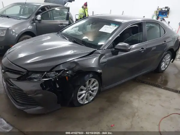 4T1B11HK3KU762053 2019 TOYOTA CAMRY - Image 2
