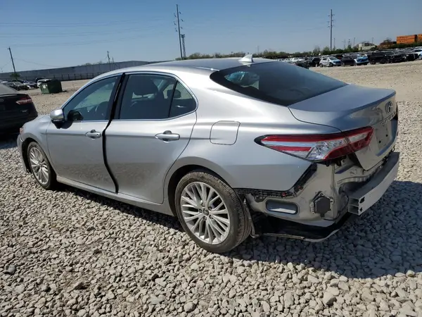 4T1B11HK3KU770914 2019 TOYOTA CAMRY - Image 2
