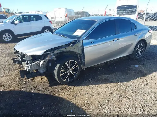 4T1B11HK3KU781413 2019 TOYOTA CAMRY - Image 2