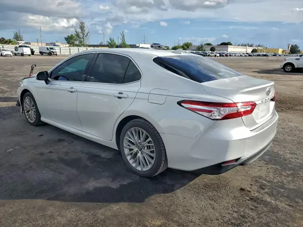 4T1B11HK3KU784778 2019 TOYOTA CAMRY - Image 2